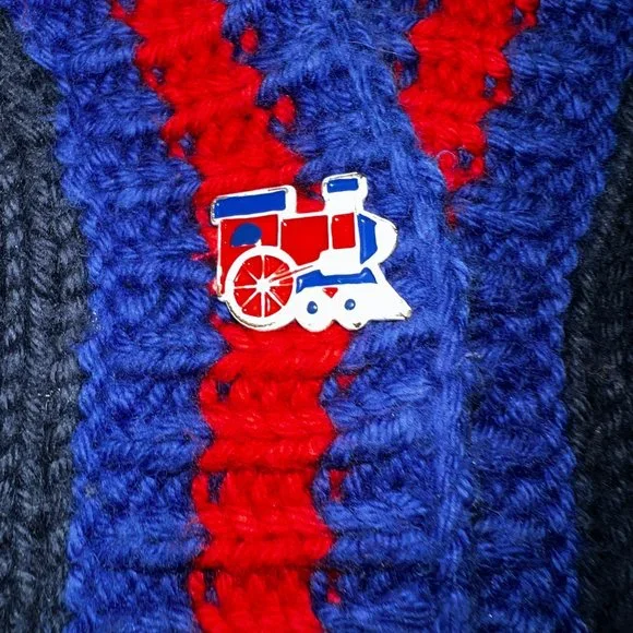 Traditional Tradng Co Christmas Holiday Sweater with a Varsity Vibe Size… - Picture 4 of 10